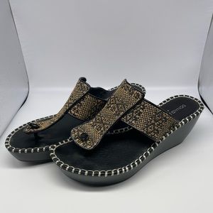 Womens Sandal *Donald Pliner*